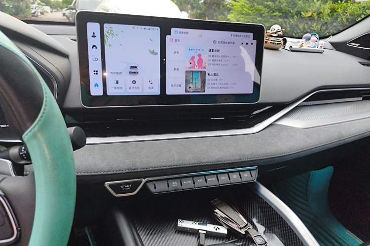 Used Geely Auto Preface 2023 2.0TD "Only This Verdant Green" Edition Audio And AC Panel