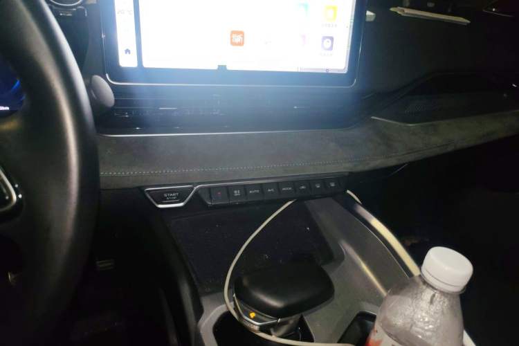 Used Geely Auto Preface 2023 2.0TD "Only This Verdant Green" Edition Audio And AC Panel