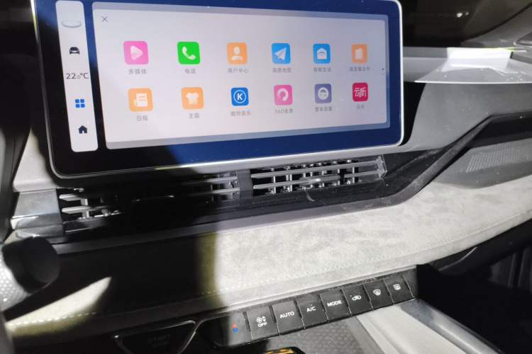 Used Geely Auto Preface 2023 2.0TD "Only This Verdant Green" Edition Audio And AC Panel