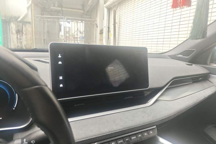 Used Geely Auto Preface 2023 2.0TD "Only This Verdant Green" Edition Audio And AC Panel