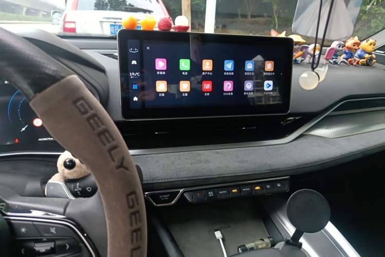 Used Geely Auto Preface 2023 2.0TD "Only This Verdant Green" Edition Audio And AC Panel