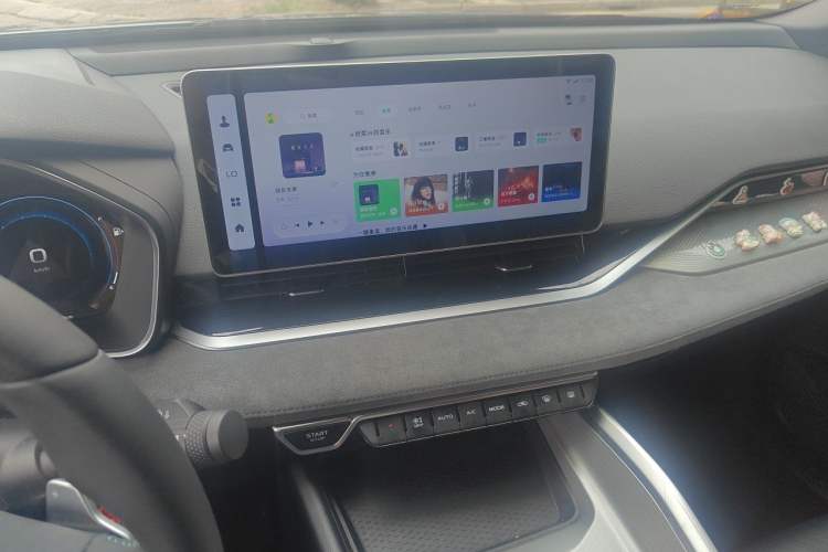 Used Geely Auto Preface 2023 2.0TD "Only This Verdant Green" Edition Audio And AC Panel