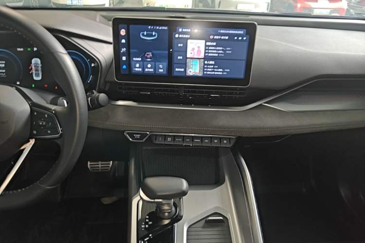 Used Geely Auto Preface 2023 2.0TD "Only This Verdant Green" Edition Audio And AC Panel