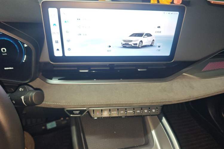 Used Geely Auto Preface 2023 2.0TD "Only This Verdant Green" Edition Audio And AC Panel