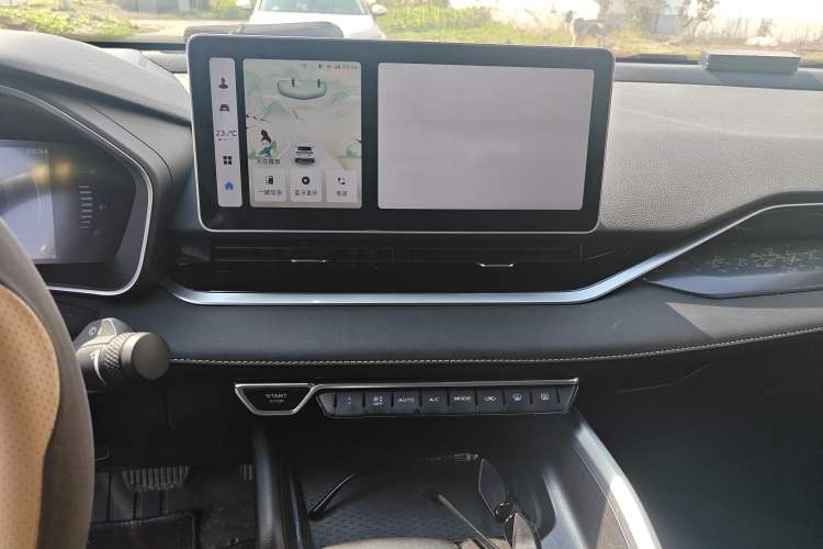 Used Geely Auto Preface 2023 1.5TD Fuyao Version Audio And AC Panel