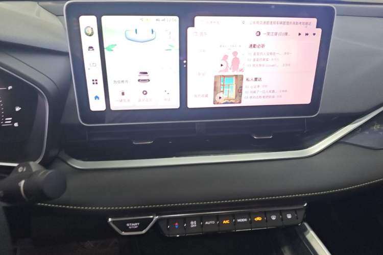 Used Geely Auto Preface 2023 1.5TD Fuyao Version Audio And AC Panel