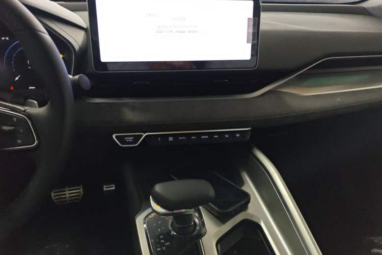 Used Geely Auto Preface 2023 2.0TD "Only This Verdant Green" Edition Audio And AC Panel