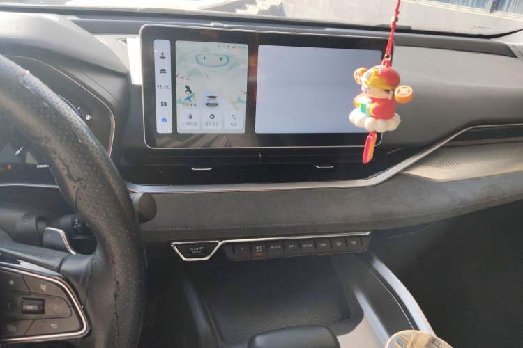 Used Geely Auto Preface 2023 2.0TD "Only This Verdant Green" Edition Audio And AC Panel