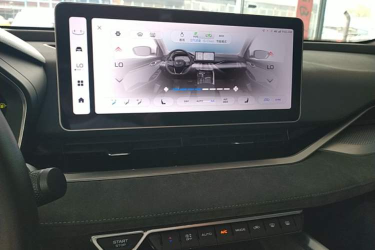Used Geely Auto Preface 2023 2.0TD "Only This Verdant Green" Edition Audio And AC Panel