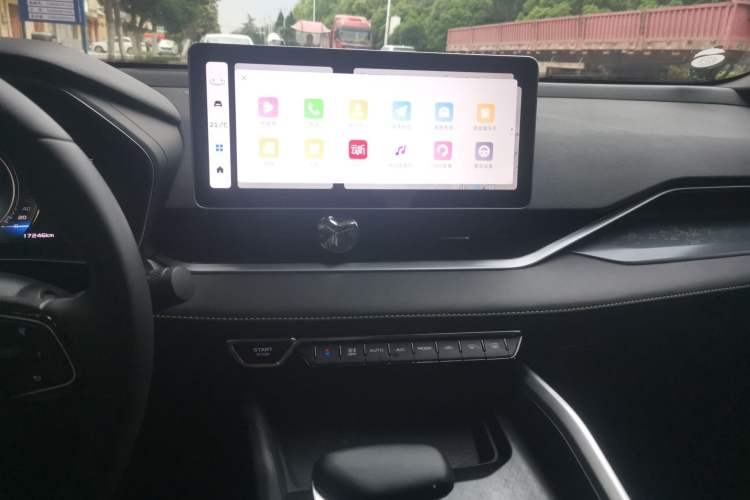 Used Geely Auto Preface 2023 1.5TD Fuyao Version Audio And AC Panel