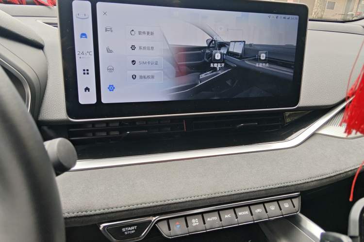 Used Geely Auto Preface 2023 2.0TD "Only This Verdant Green" Edition Audio And AC Panel