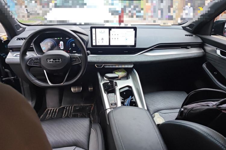 Used Geely Auto Preface 2023 2.0TD "Only This Verdant Green" Edition Center Console