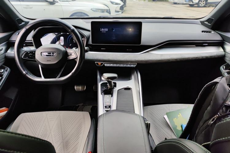 Used Geely Auto Preface 2023 2.0TD "Only This Verdant Green" Edition Center Console