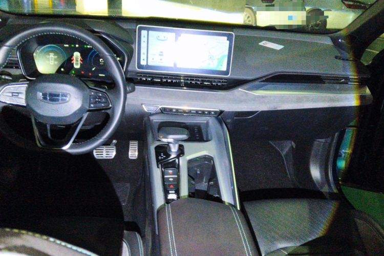 Used Geely Auto Preface 2023 2.0TD "Only This Verdant Green" Edition Center Console
