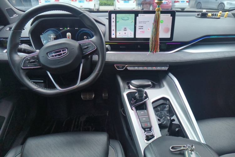 Used Geely Auto Preface 2023 2.0TD "Only This Verdant Green" Edition Center Console
