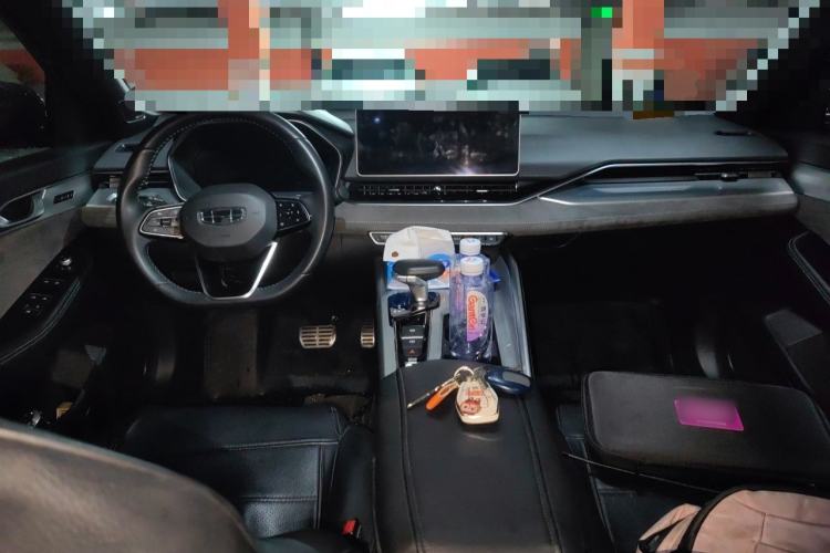 Used Geely Auto Preface 2023 2.0TD "Only This Verdant Green" Edition Center Console