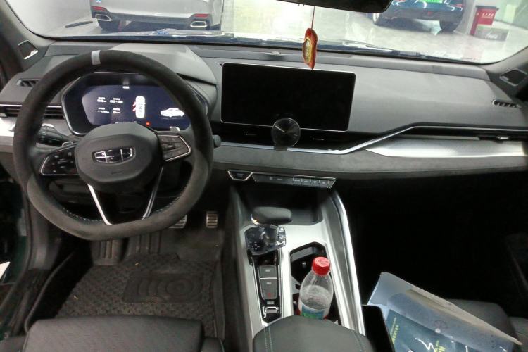 Used Geely Auto Preface 2023 2.0TD "Only This Verdant Green" Edition Center Console
