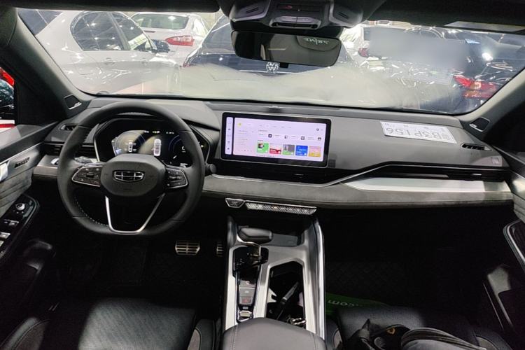 Used Geely Auto Preface 2023 2.0TD "Only This Verdant Green" Edition Center Console