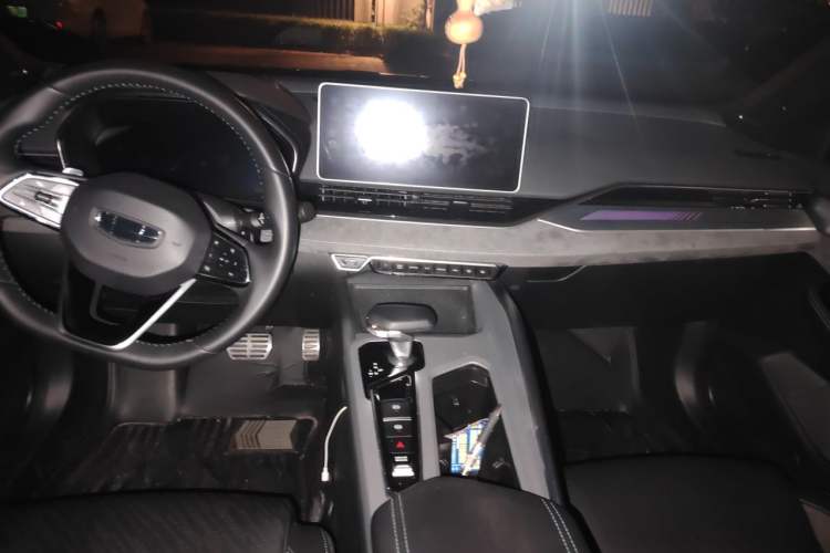 Used Geely Auto Preface 2023 2.0TD "Only This Verdant Green" Edition Center Console