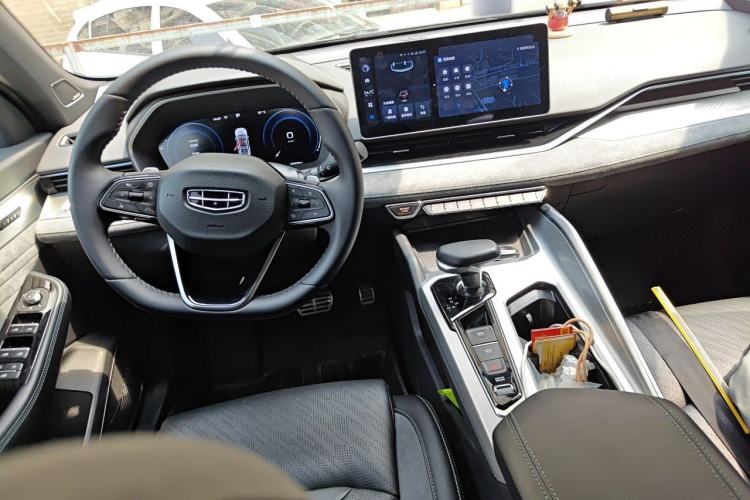 Used Geely Auto Preface 2023 2.0TD "Only This Verdant Green" Edition Center Console