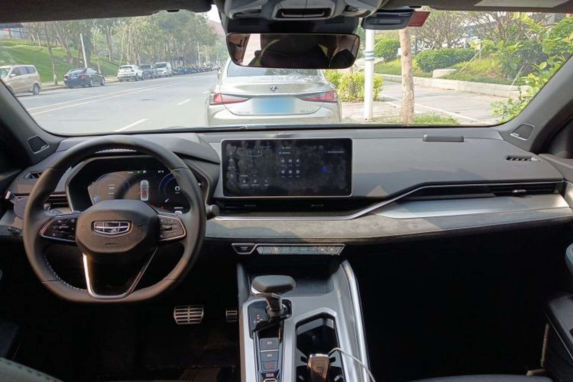 Used Geely Auto Preface 2023 2.0TD "Only This Verdant Green" Edition Center Console