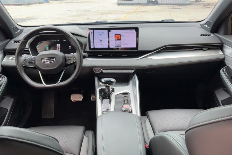 Used Geely Auto Preface 2023 2.0TD "Only This Verdant Green" Edition Center Console