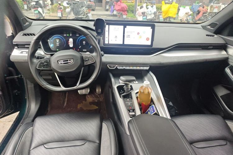 Used Geely Auto Preface 2023 2.0TD "Only This Verdant Green" Edition Center Console