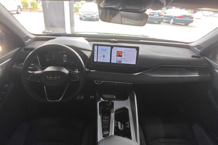 Used Geely Auto Preface 2023 2.0TD "Only This Verdant Green" Edition Center Console