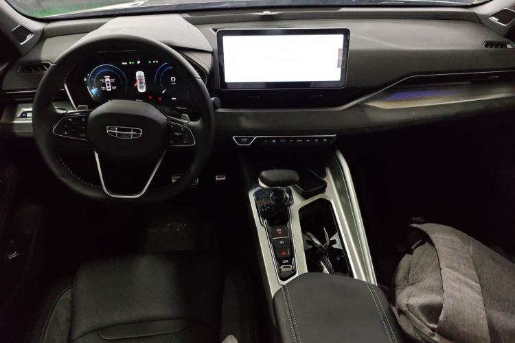 Used Geely Auto Preface 2023 2.0TD "Only This Verdant Green" Edition Center Console