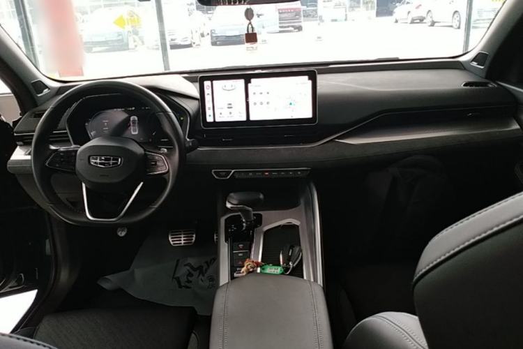 Used Geely Auto Preface 2023 2.0TD "Only This Verdant Green" Edition Center Console