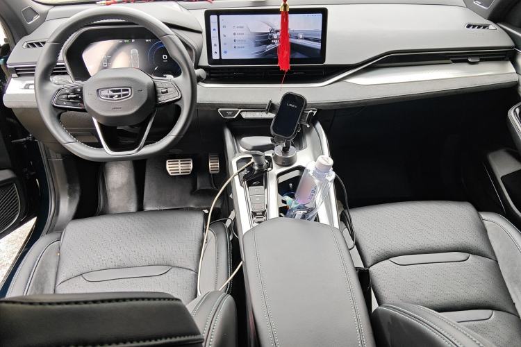 Used Geely Auto Preface 2023 2.0TD "Only This Verdant Green" Edition Center Console