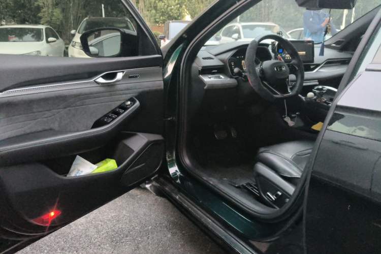 Used Geely Auto Preface 2023 2.0TD "Only This Verdant Green" Edition Driver Seat