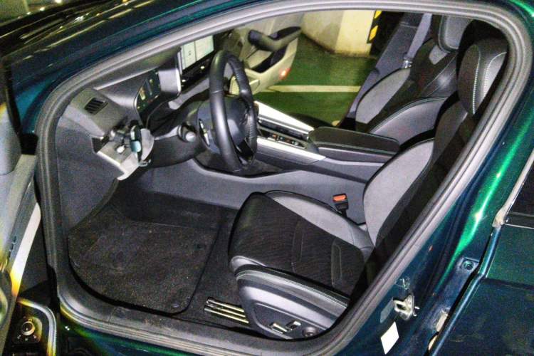 Used Geely Auto Preface 2023 2.0TD "Only This Verdant Green" Edition Driver Seat