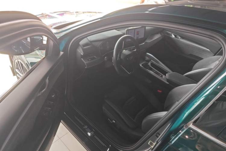 Used Geely Auto Preface 2023 2.0TD "Only This Verdant Green" Edition Driver Seat