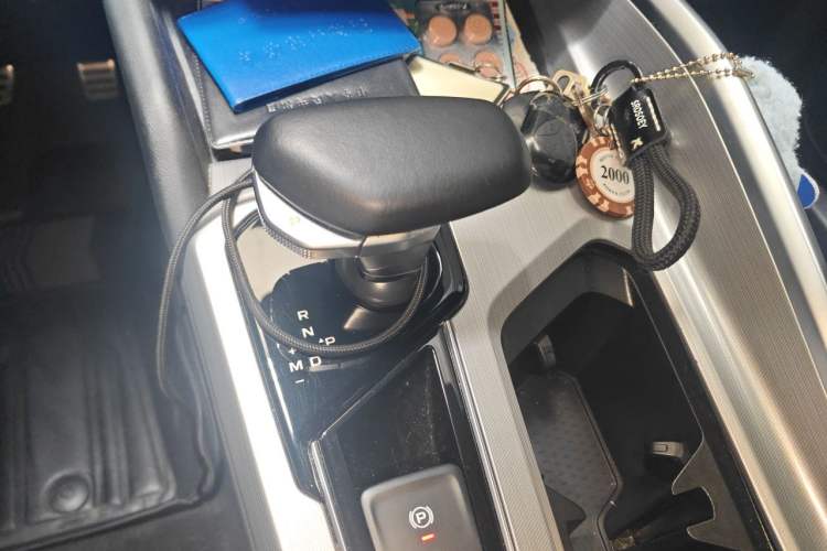 Used Geely Auto Preface 2023 2.0TD "Only This Verdant Green" Edition Gear Lever