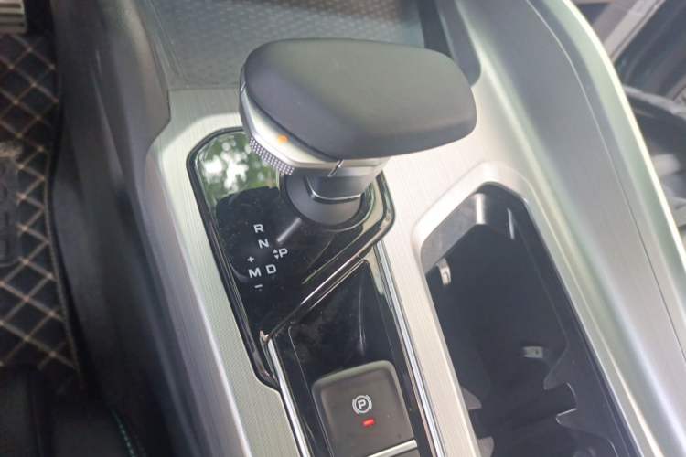 Used Geely Auto Preface 2023 2.0TD "Only This Verdant Green" Edition Gear Lever
