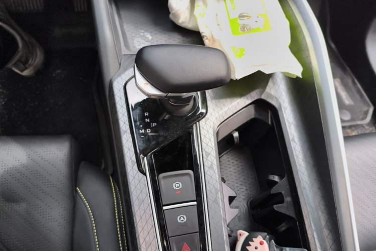 Used Geely Auto Preface 2023 1.5TD Fuyao Version Gear Lever