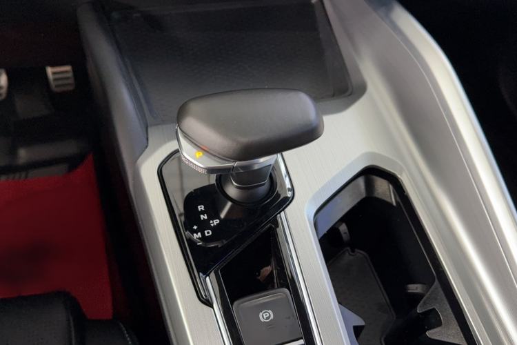 Used Geely Auto Preface 2023 2.0TD "Only This Verdant Green" Edition Gear Lever