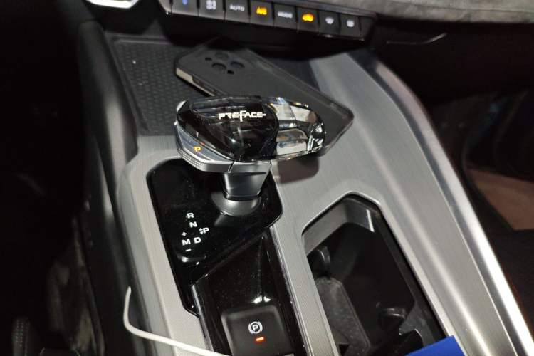 Used Geely Auto Preface 2023 2.0TD "Only This Verdant Green" Edition Gear Lever