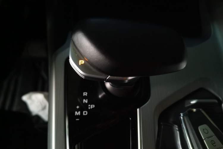 Used Geely Auto Preface 2023 2.0TD "Only This Verdant Green" Edition Gear Lever