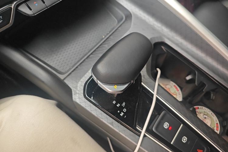 Used Geely Auto Preface 2023 1.5TD Kunlun Edition Gear Lever