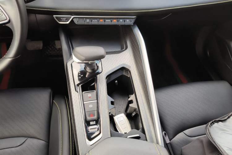 Used Geely Auto Preface 2023 1.5TD Fuyao Version Gear Lever