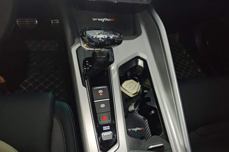Used Geely Auto Preface 2023 2.0TD "Only This Verdant Green" Edition Gear Lever