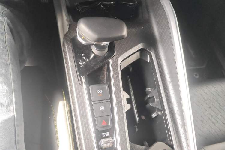 Used Geely Auto Preface 2023 1.5TD Fuyao Version Gear Lever