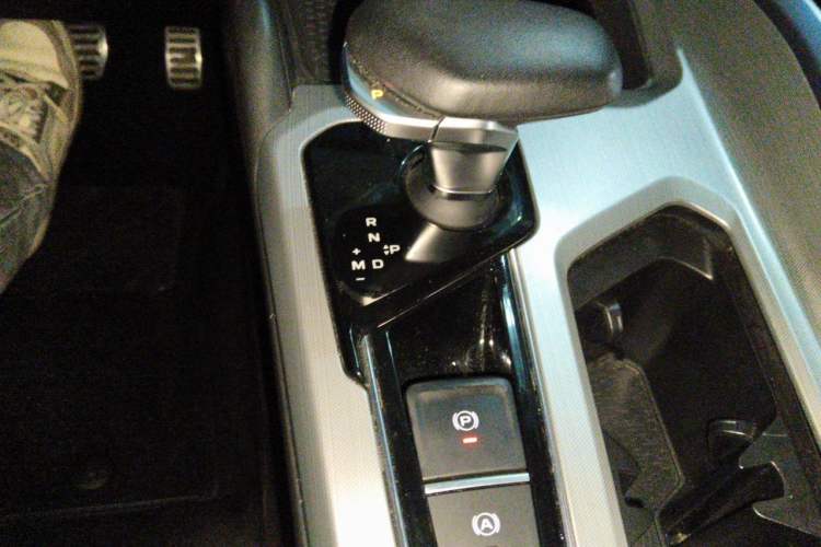 Used Geely Auto Preface 2023 2.0TD "Only This Verdant Green" Edition Gear Lever