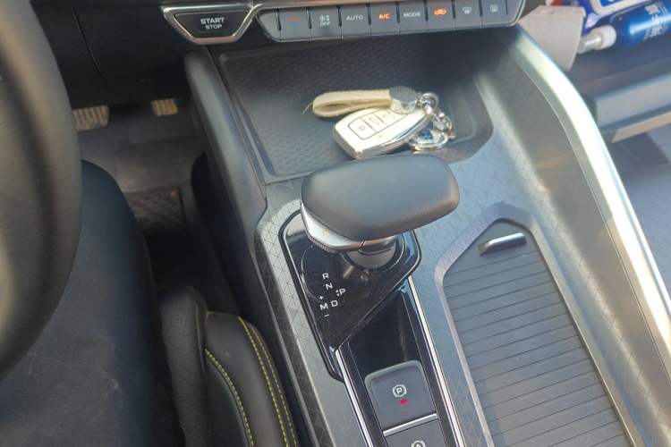 Used Geely Auto Preface 2023 1.5TD Fuyao Version Gear Lever