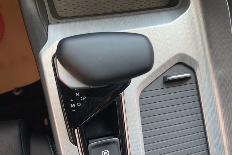 Used Geely Auto Preface 2023 2.0TD "Only This Verdant Green" Edition Gear Lever