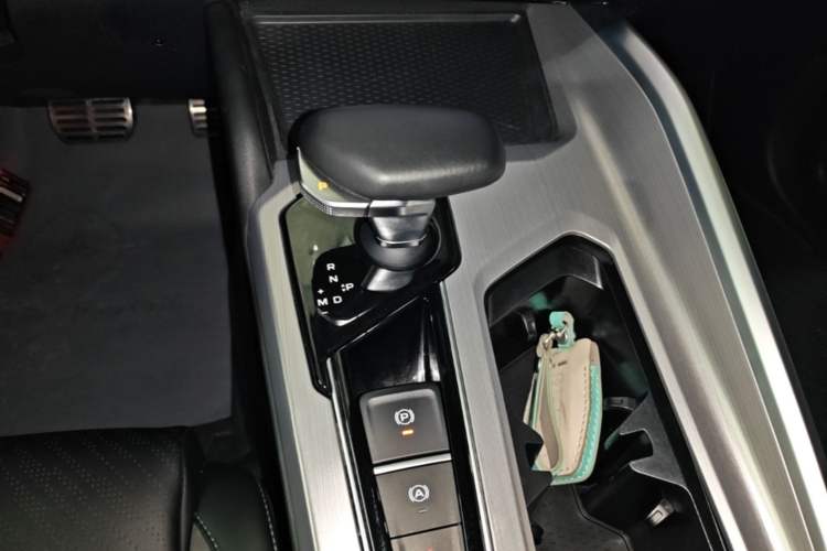 Used Geely Auto Preface 2023 2.0TD "Only This Verdant Green" Edition Gear Lever