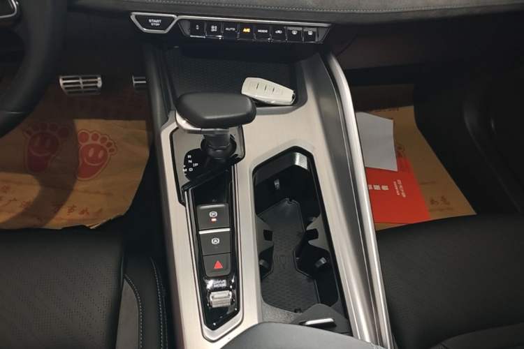 Used Geely Auto Preface 2023 2.0TD "Only This Verdant Green" Edition Gear Lever