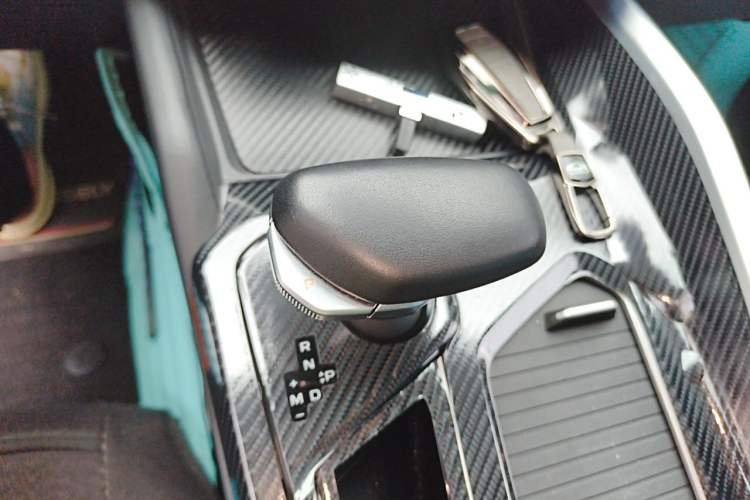 Used Geely Auto Preface 2023 2.0TD "Only This Verdant Green" Edition Gear Lever
